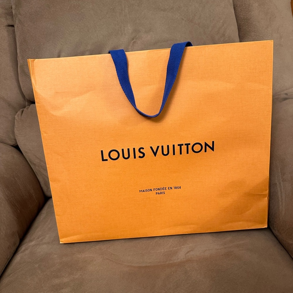 Louis Vuitton gift bag and box 14x10x5